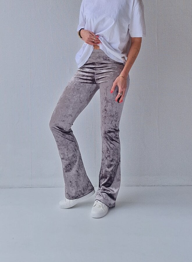 Extra lange flared broek | velvet taupe | tall | Lengtemaat 32, 34 en 36