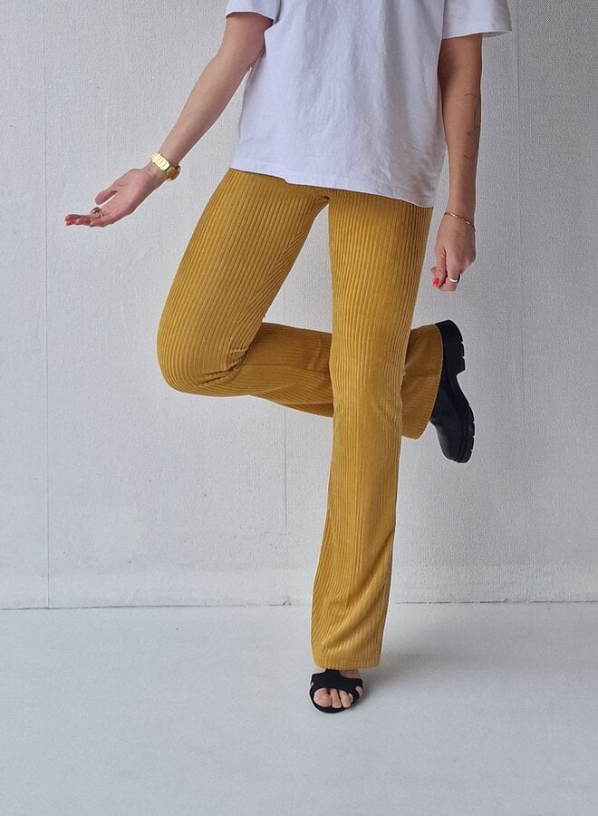 Extra lange flared legging | rib oker | tall | Lengtemaat 36