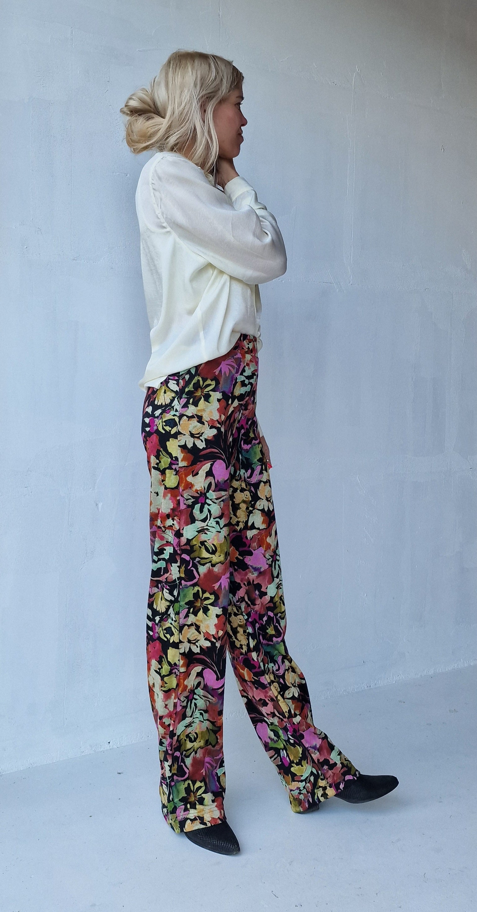 Extra lange wide leg | flowers/black | tall | lengtemaat 36