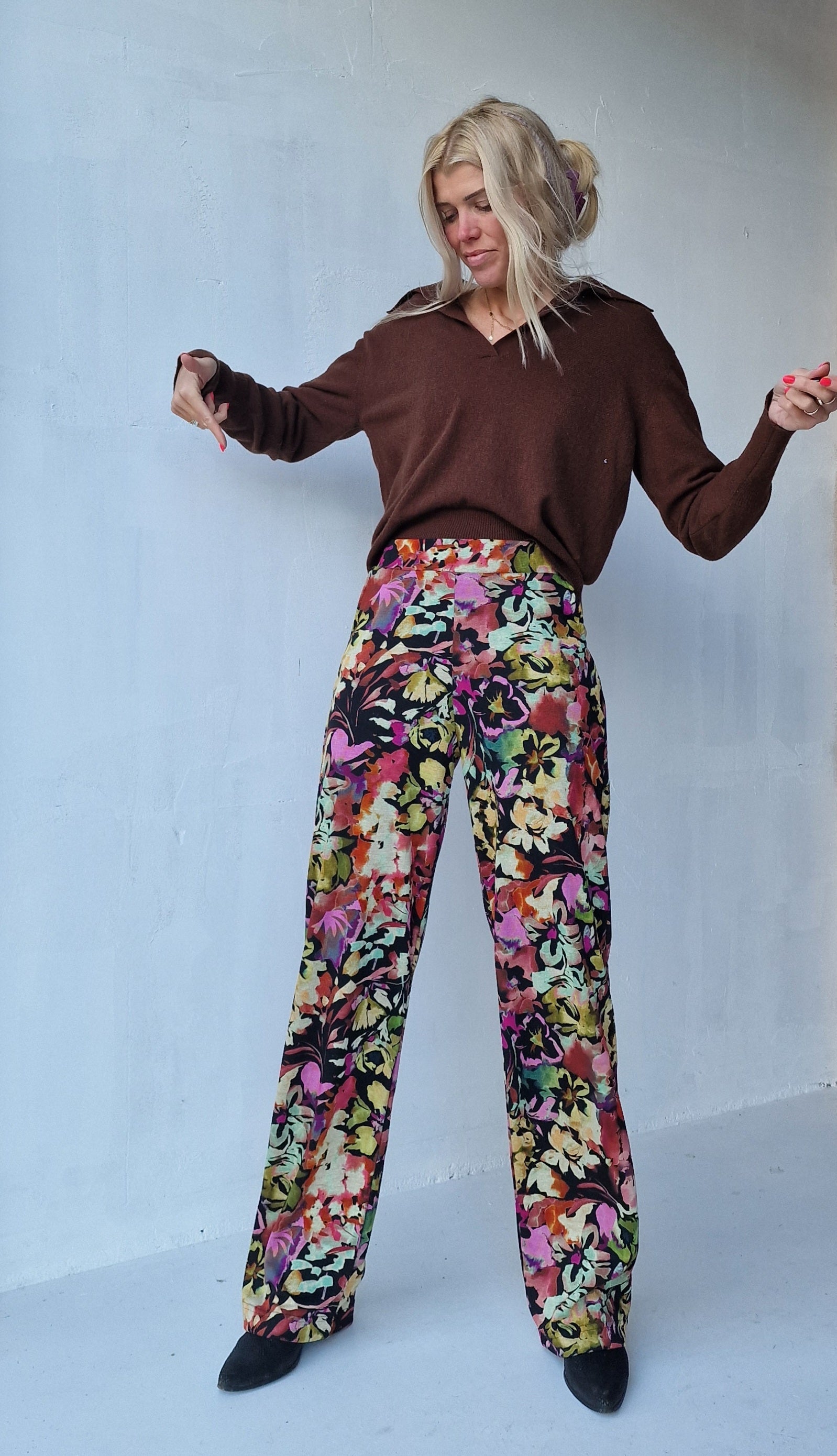 Extra lange wide leg | flowers/black | tall | lengtemaat 36